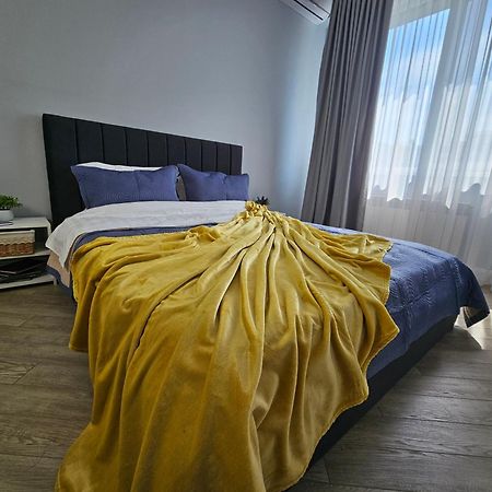 3 Room Gagarin Park Residential Complex Near Mega Shopping Mall Алмати Екстер'єр фото