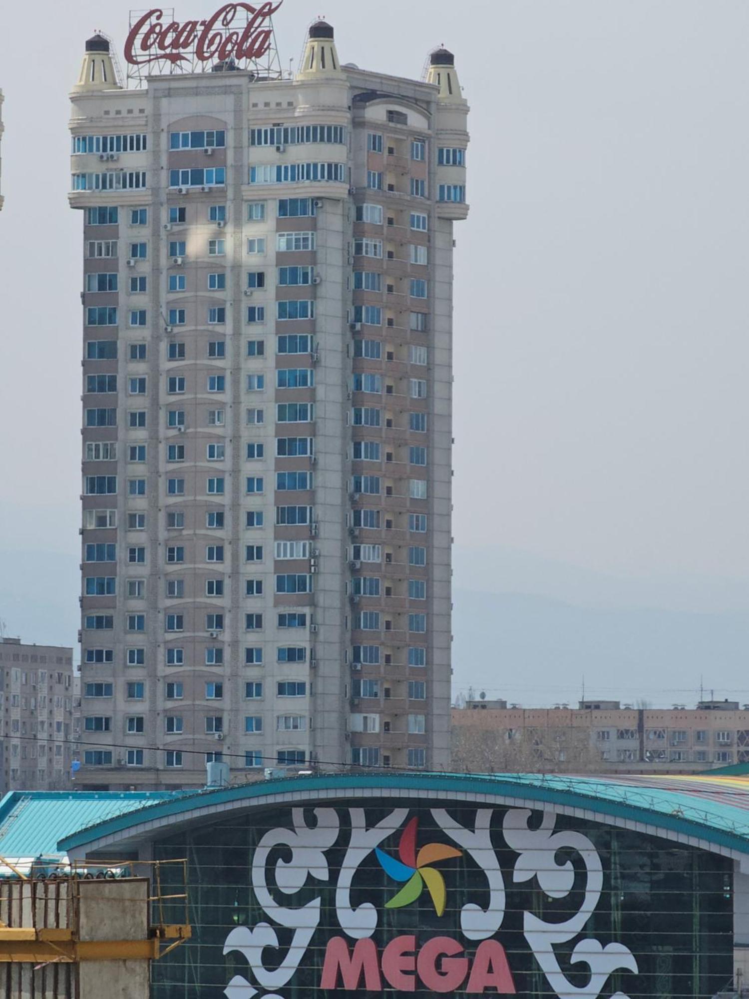 3 Room Gagarin Park Residential Complex Near Mega Shopping Mall Алмати Екстер'єр фото